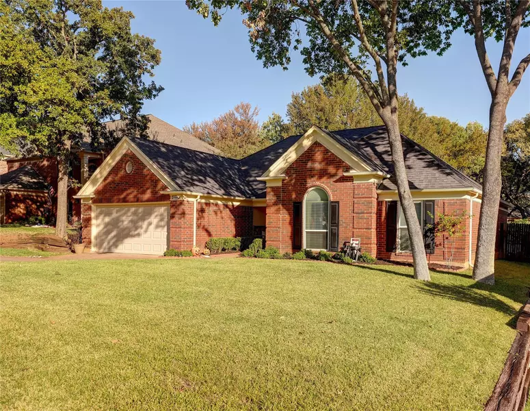 704 Preston Place, Grapevine, TX 76051