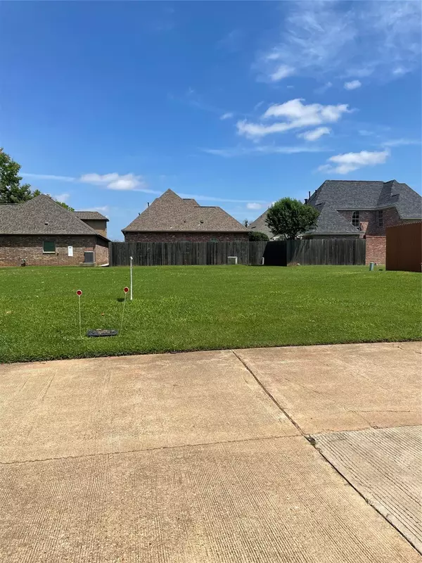 361 CHEZ MOI GARDENS Court, Bossier City, LA 71111