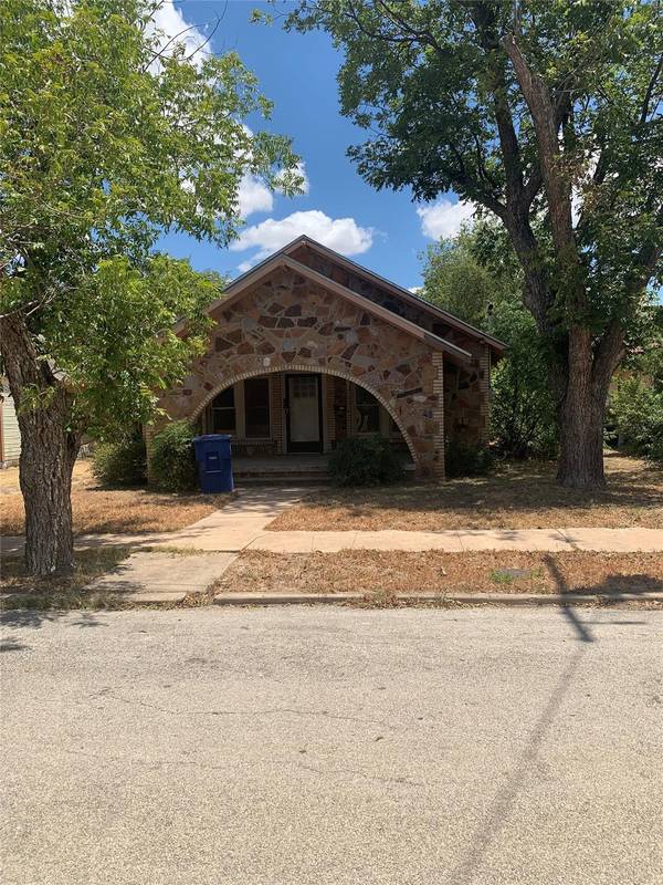 1510 Avenue D, Brownwood, TX 76801