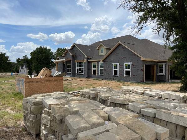 409 Zonaverde Court, Poolville, TX 76487