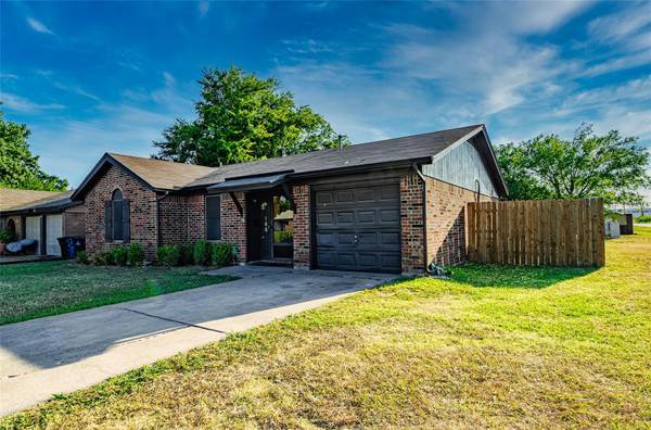 100 Coury Road, Everman, TX 76140