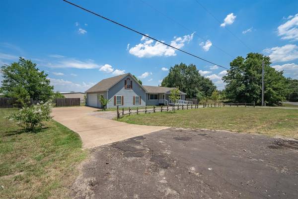 Mineola, TX 75773,476 County Road 2220