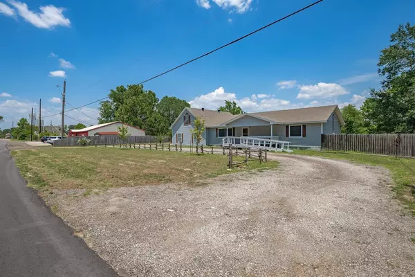 Mineola, TX 75773,476 County Road 2220