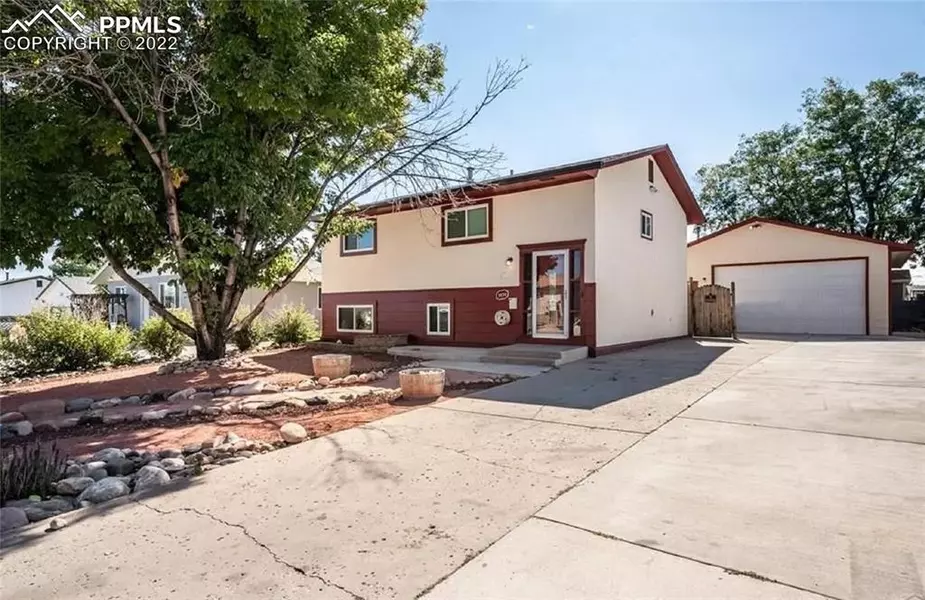 3934 Sheffield LN, Pueblo, CO 81005