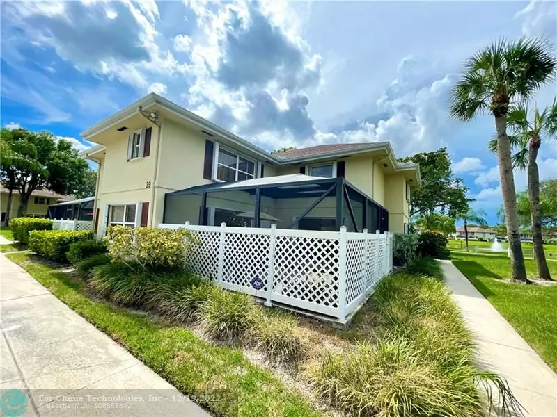 Royal Palm Beach, FL 33411,39 Essex Ct  #B