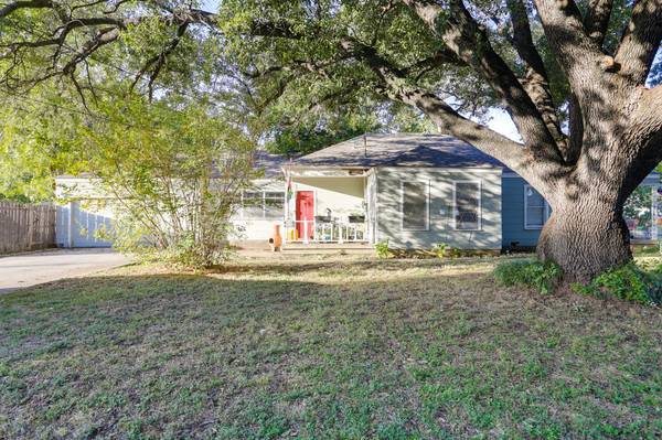 601 Harrisdale Avenue, River Oaks, TX 76114