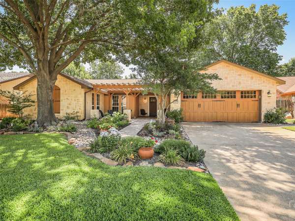 2849 Panhandle Drive, Grapevine, TX 76051