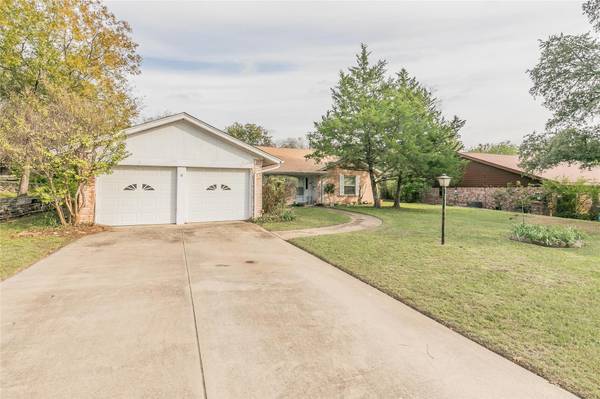 4013 Burkett Drive, Benbrook, TX 76116