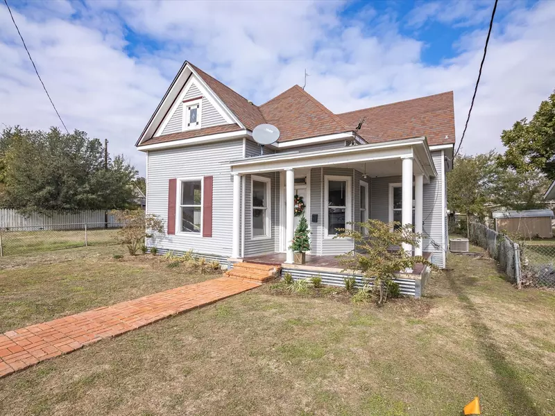 305 W 5th Street, Ferris, TX 75125