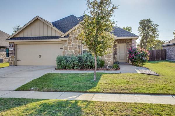 1538 Woodlake Drive, Waxahachie, TX 75165