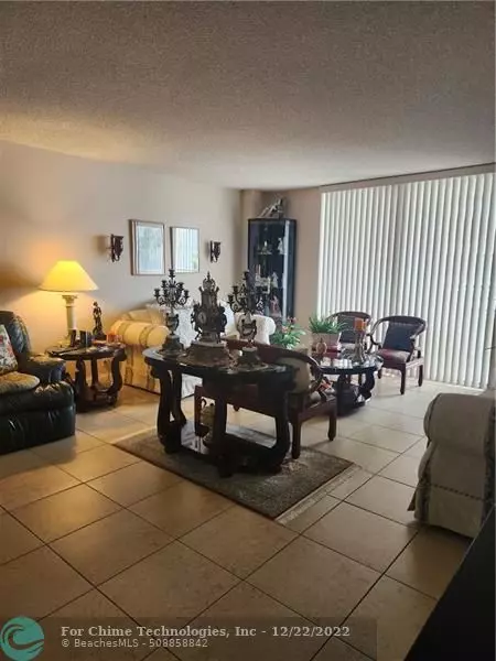 Hallandale Beach, FL 33009,2500 Parkview Dr  #812