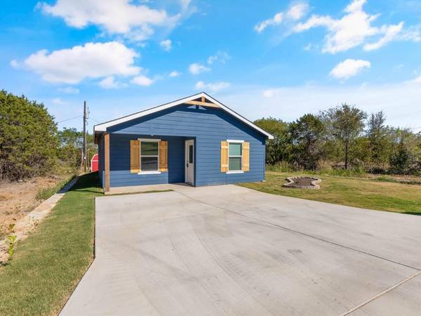 754 E Bluebonnet Drive, Granbury, TX 76048