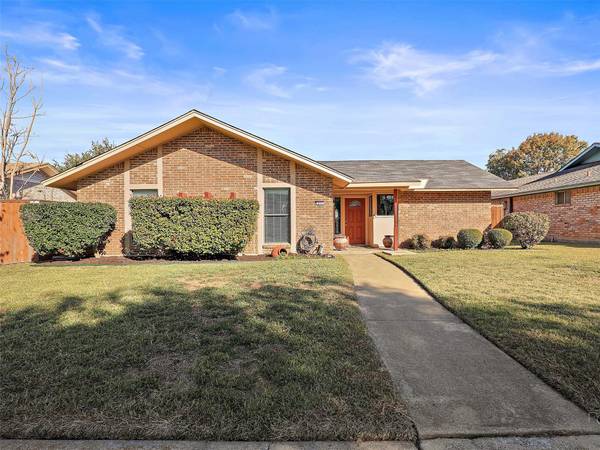 517 Worcester Lane, Garland, TX 75040