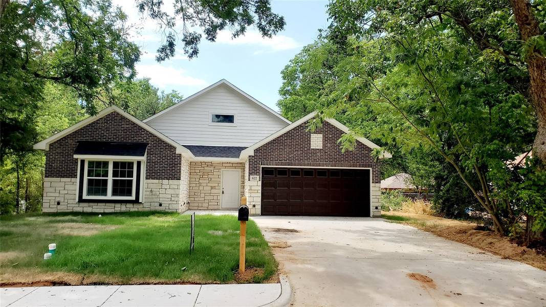 622 E 8th Street, Bonham, TX 75418