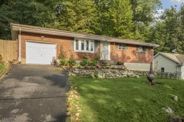 10 Frances Ave, Hopatcong Boro, NJ 07874