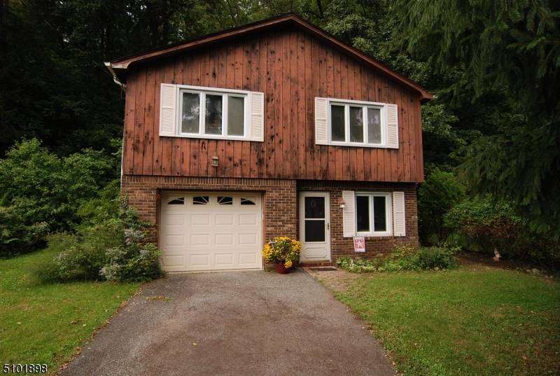34 Emmans Rd, Roxbury Twp., NJ 07852