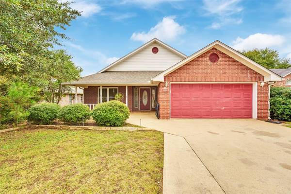 2705 briarwood,  Paris,  TX 75460