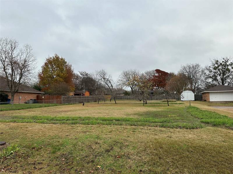 104 Creekview Drive W, Red Oak, TX 75154