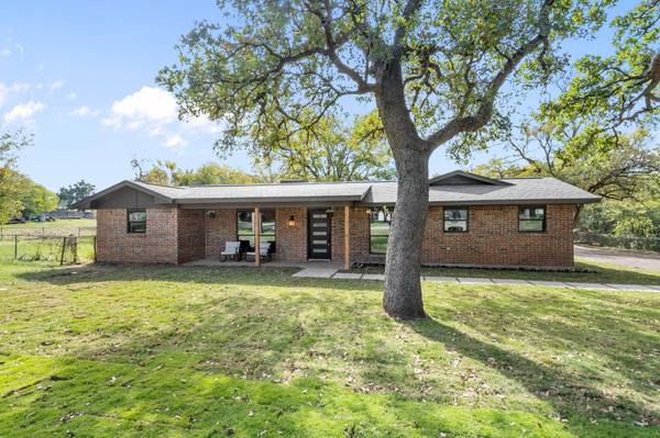 725 Kerry Lane,  Azle,  TX 76020