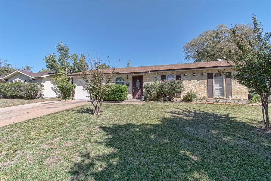 3910 Mayflower Drive, Garland, TX 75043