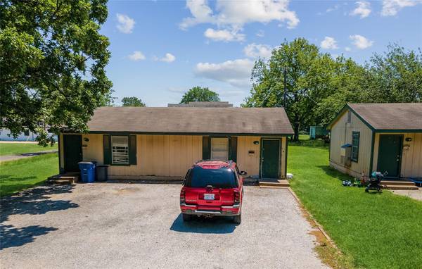 205 E Bremond Street, Ennis, TX 75119