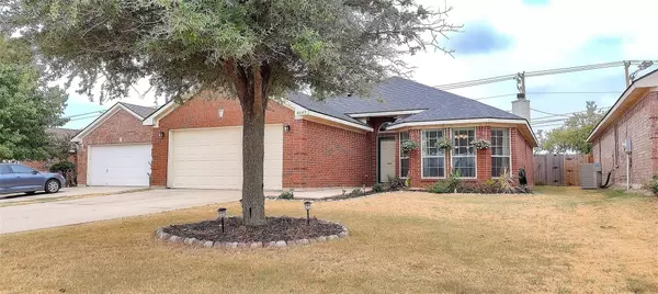 4649 Wheatland Drive, Fort Worth, TX 76179