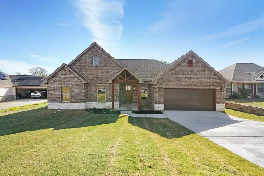 704 Holiday Hills Drive, Mineral Wells, TX 76067