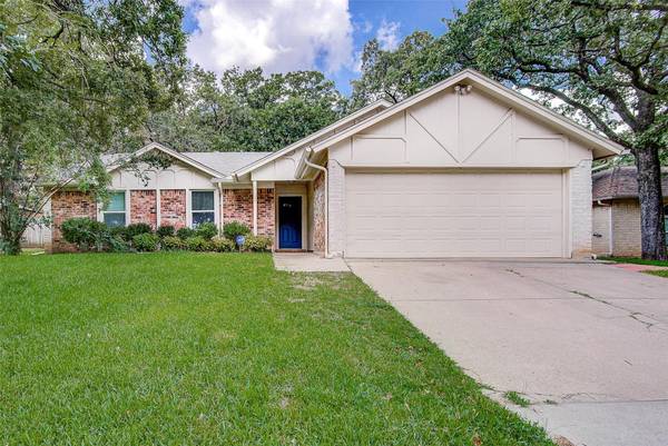 3702 French Wood Drive, Arlington, TX 76016