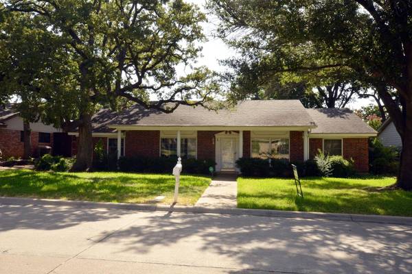 1732 Renee Drive, Hurst, TX 76054