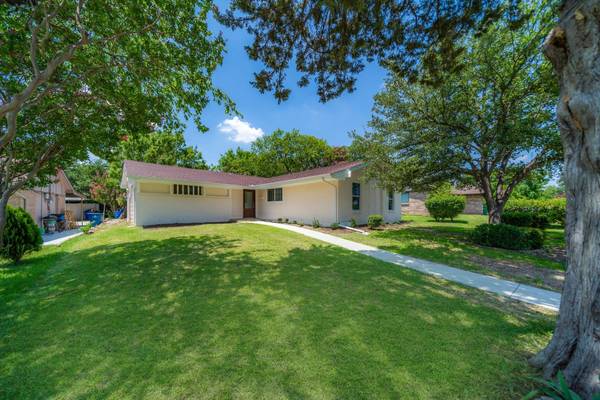 2120 Crockett Drive, Carrollton, TX 75006