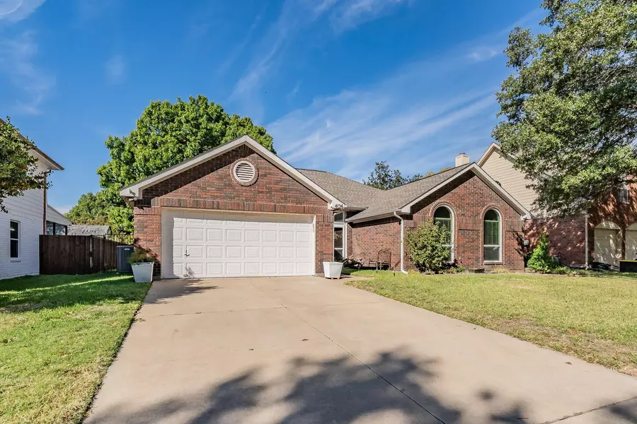 4126 Harvestwood Drive, Grapevine, TX 76051