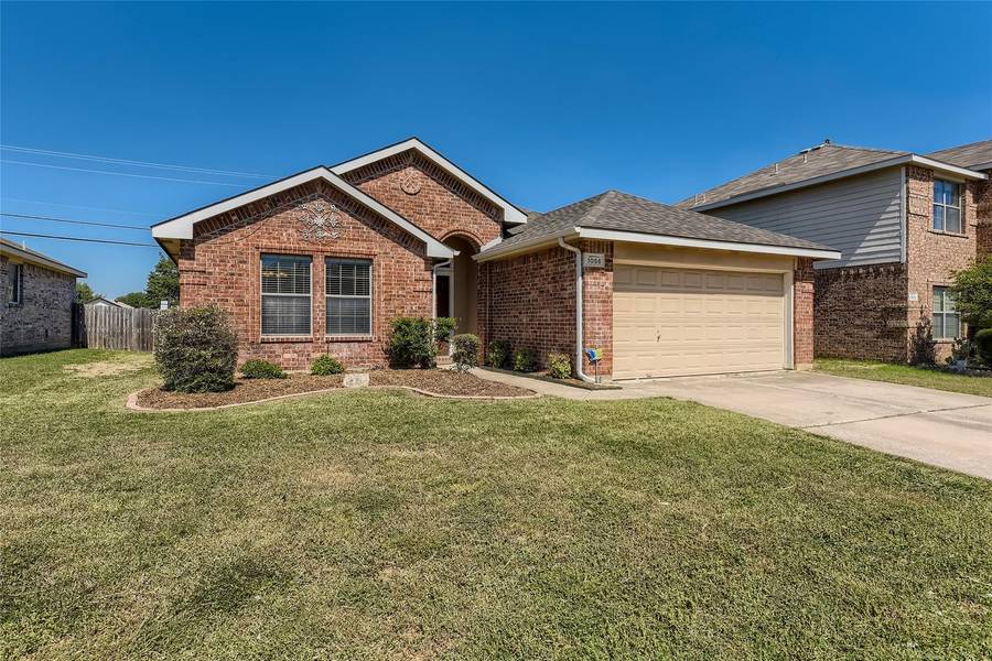 1056 Breeders Cup Drive, Fort Worth, TX 76179