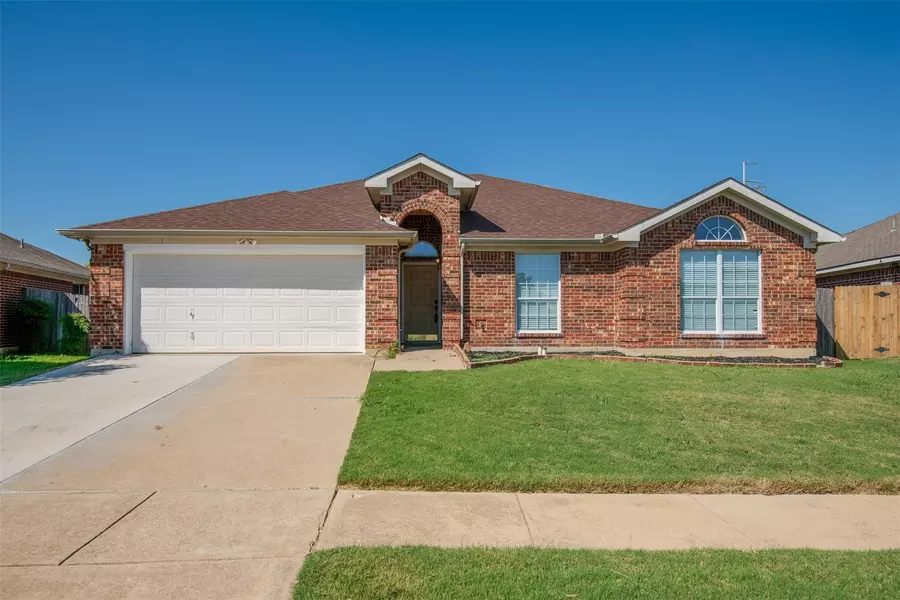 6904 Meadow Bend Drive, Arlington, TX 76002