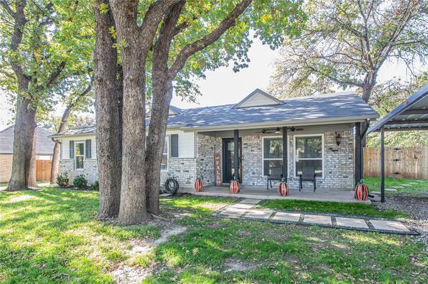 325 Maplewood Street, Azle, TX 76020