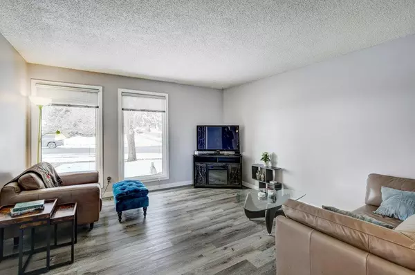 Calgary, AB T3K 1E6,8618 Berwick RD NW