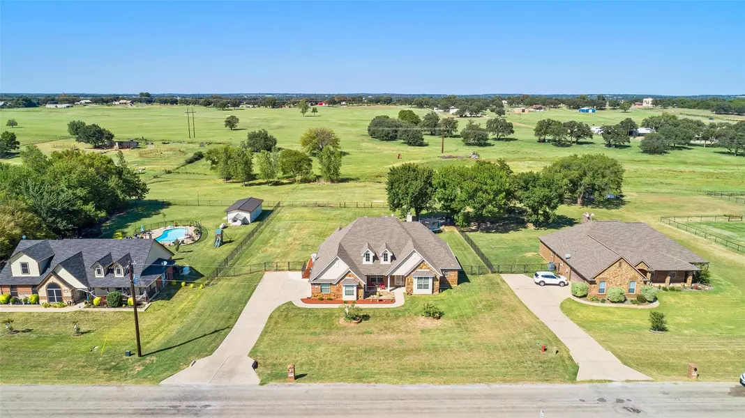 128 Amanda Lane, Springtown, TX 76082