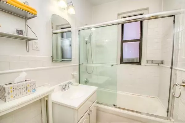 Jackson Heights, NY 11372,3530 73rd ST #2A