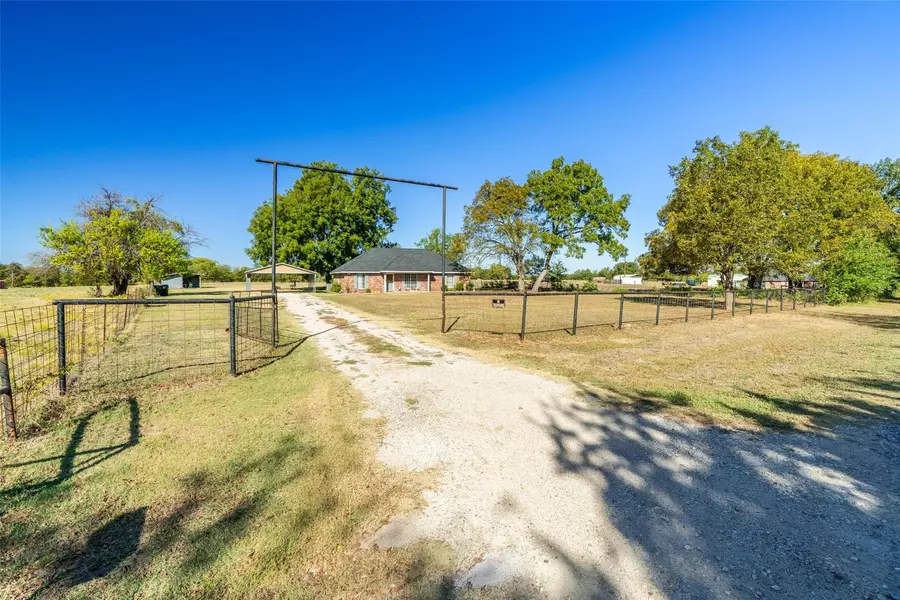 4543 Lazy H Lane, Lone Oak, TX 75453