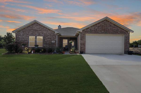 310 Kelcey Court, Trenton, TX 75490