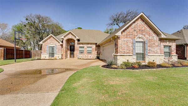 810 Woodcrest Drive, Ennis, TX 75119