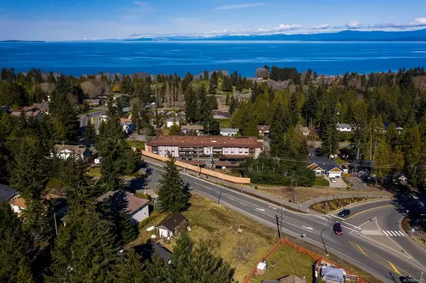 Qualicum Beach, BC V9K 1L8,103 Railway St #204