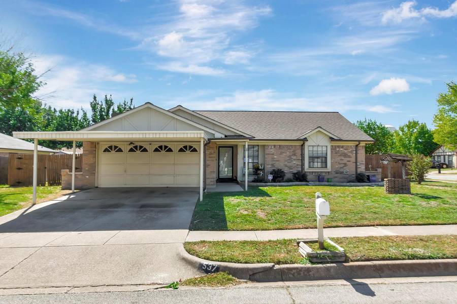 537 N Park Drive, Saginaw, TX 76179