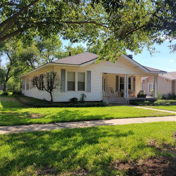 814 Brazos Street, Graham, TX 76450