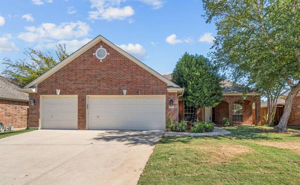 2004 Ledgestone Drive, Corinth, TX 76210