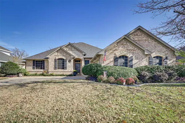 8121 Oak Hollow Drive, Arlington, TX 76001