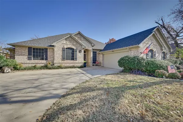 Arlington, TX 76001,8121 Oak Hollow Drive