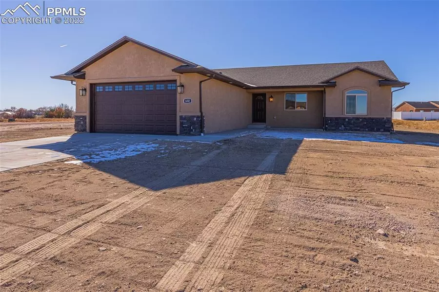 632 E Tanager DR, Pueblo West, CO 81007