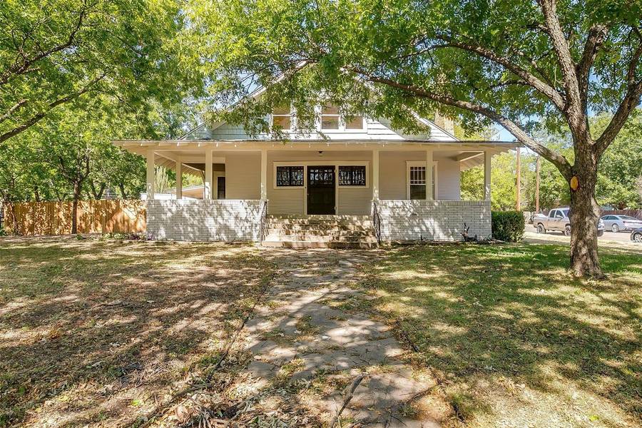 906 Prairie Avenue, Cleburne, TX 76033