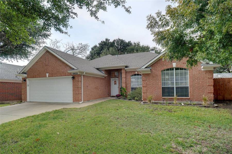 5925 Lakeview Court, Haltom City, TX 76137