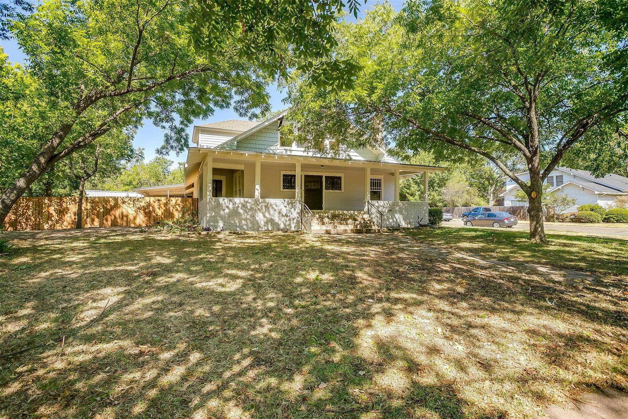 Cleburne, TX 76033,906 Prairie Avenue